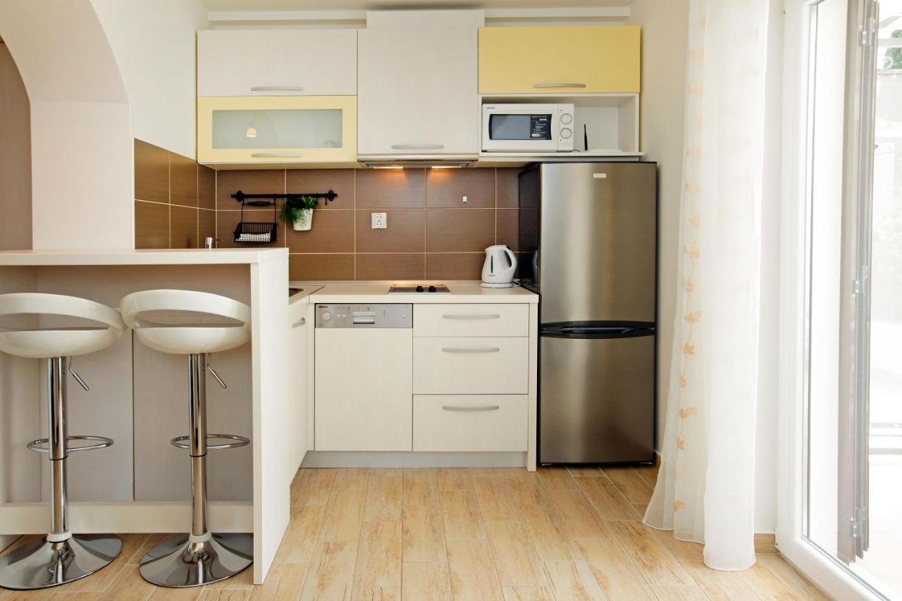 Apartments Lena Bol Extérieur photo