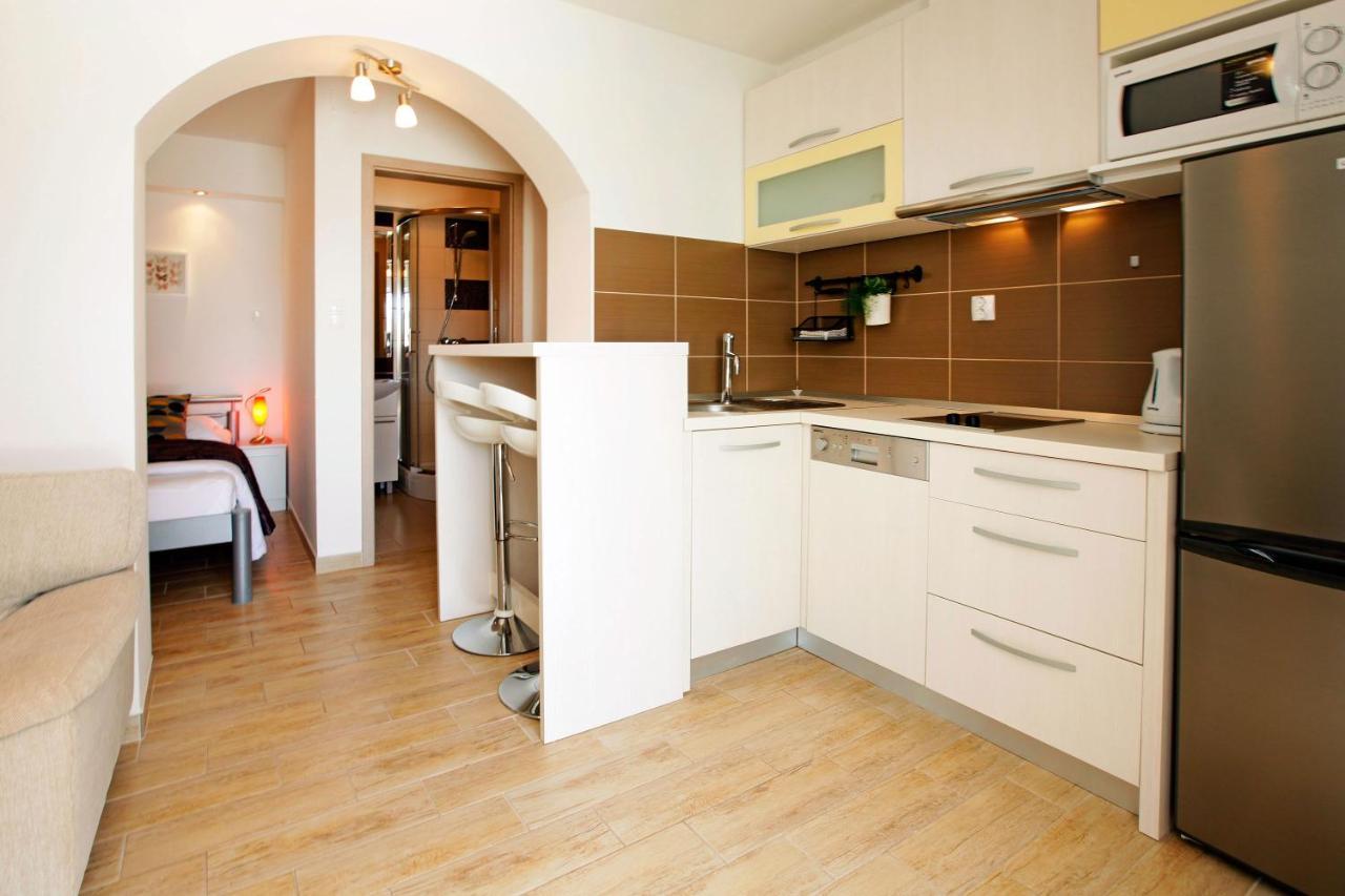 Apartments Lena Bol Extérieur photo