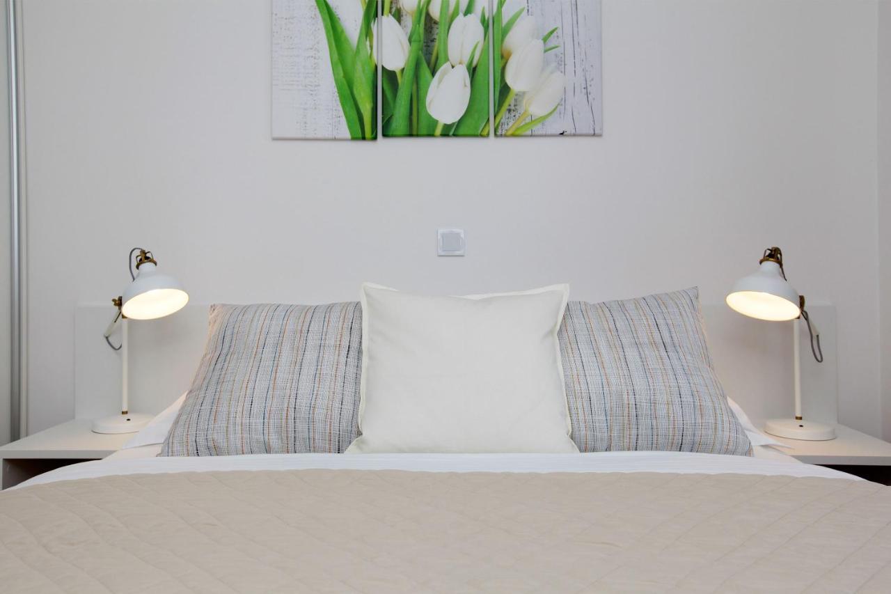 Apartments Lena Bol Extérieur photo